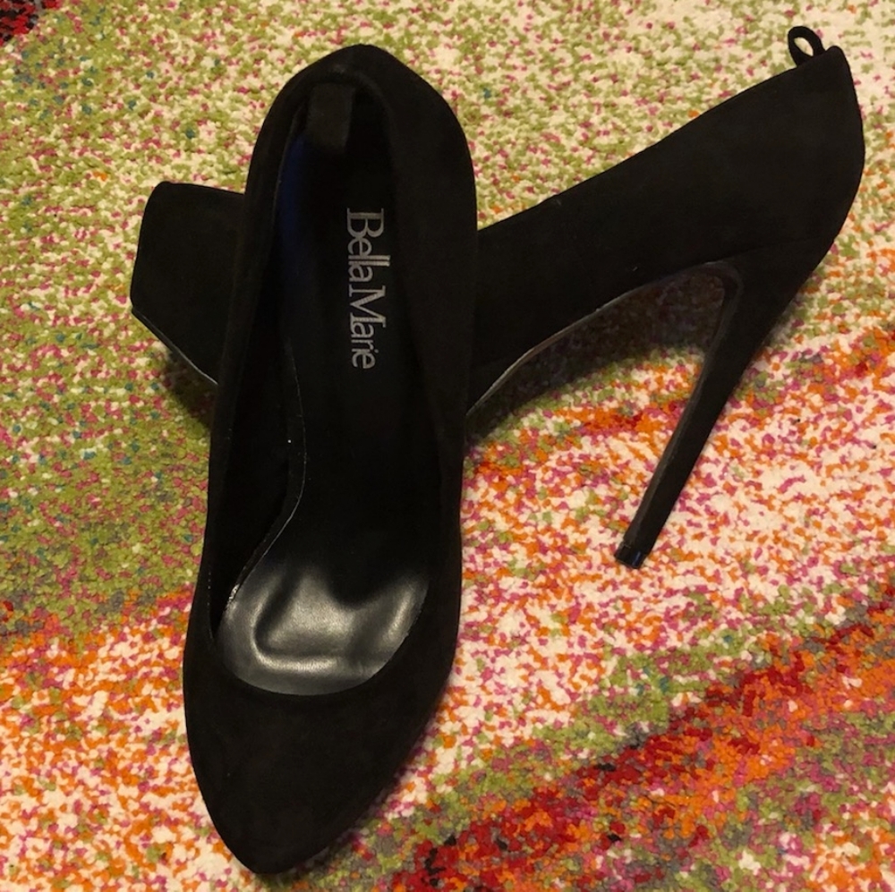 Never Worn 6" Sexy Black Pumps